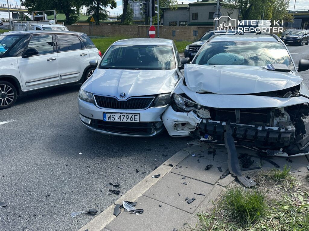 Wypadek na skrzyżowaniu Trasy Siekierkowskiej i Wału Miedzeszyńskiego
