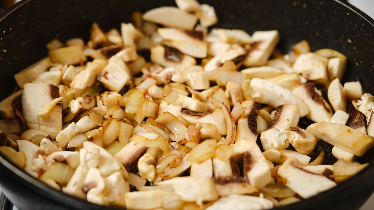 W jakich potrawach grzyby azjatyckie mogą zastąpić pieczarki?