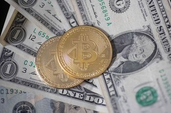 Bitcoin broni poziomu 70 tys. dol. Wojna w Iranie budzi obawy