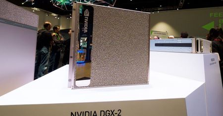 DGX-2 - Nvidia prezentuje superkomputer za 400 tys. dolarów