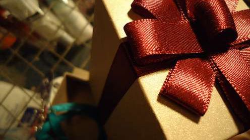 Polacy zarabiają na niechcianych prezentach. Sprzedają je w Sieci! 1