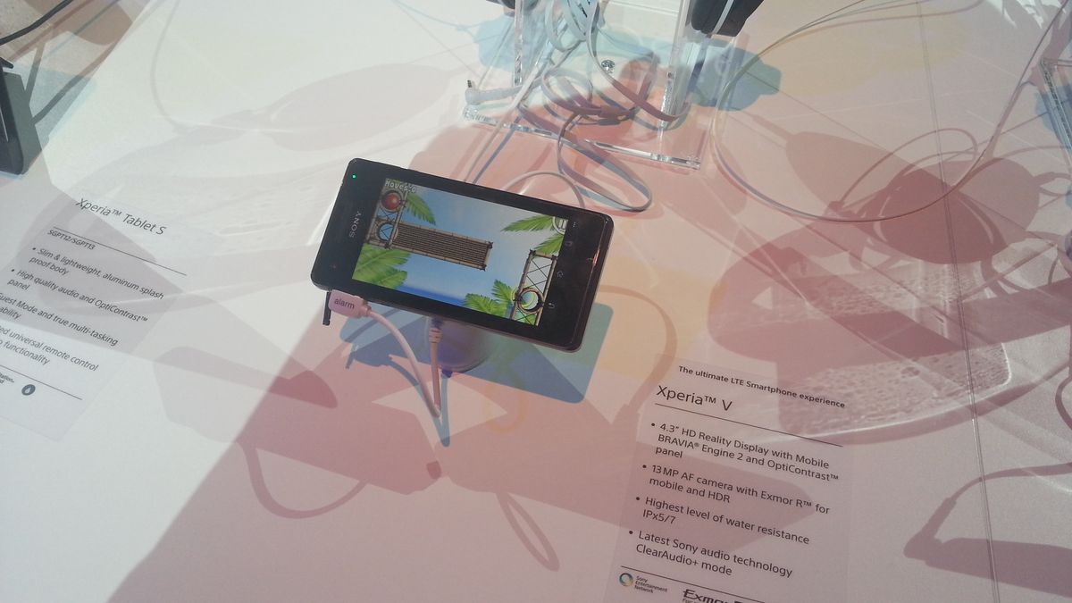 Sony Xperia V z nowym ekranem in-cell. Szkoda, że trafi do nas tak późno [wideo] 1