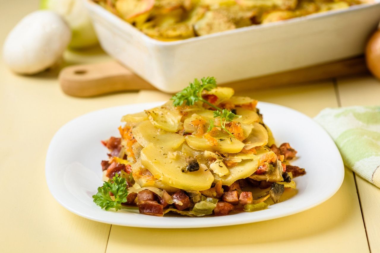 Zapiekanka ziemniaczana. Pyszne danie, idealne danie na jesień