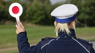 Pędzili ponad 100 km/h w obszarze zabudowanym. Dwóch kierowców straciło prawa jazdy