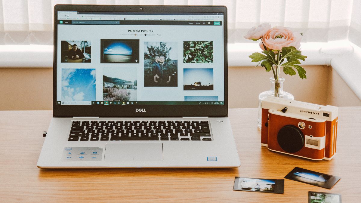 Czy warto zaklejać kamerkę w laptopie?