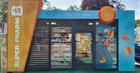 Super-Pharm uruchamia mobilne drogerie nad morzem. To nowy format sklepów