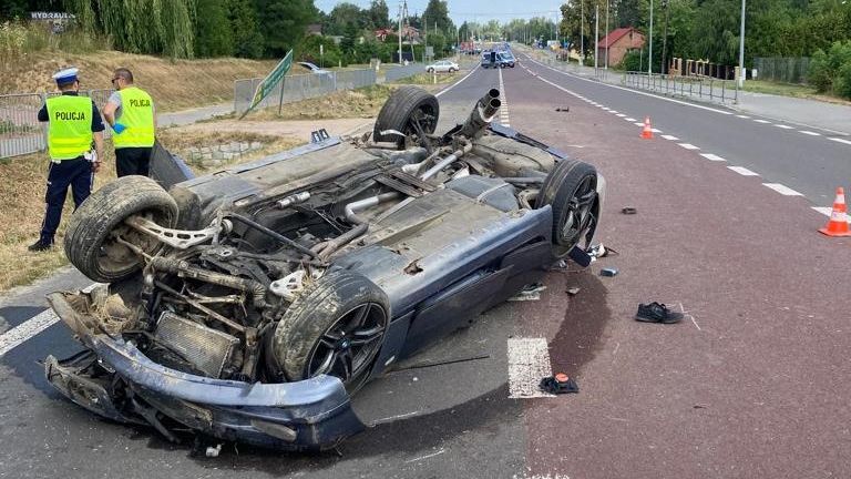 Dachowanie BMW w Piotrkowej Drugim