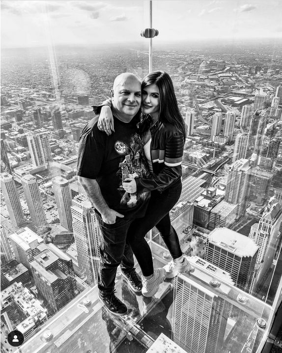 Krzysztof Skiba pozuje z ukochaną w Chicago