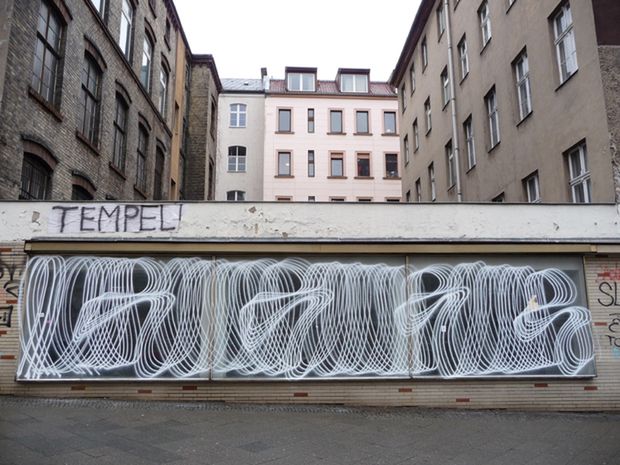 22 puszki farby w maszynie do robienia graffiti [wideo] 1
