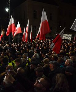 Skandowali "Jarosław". Kaczyński nagle wrócił na scenę