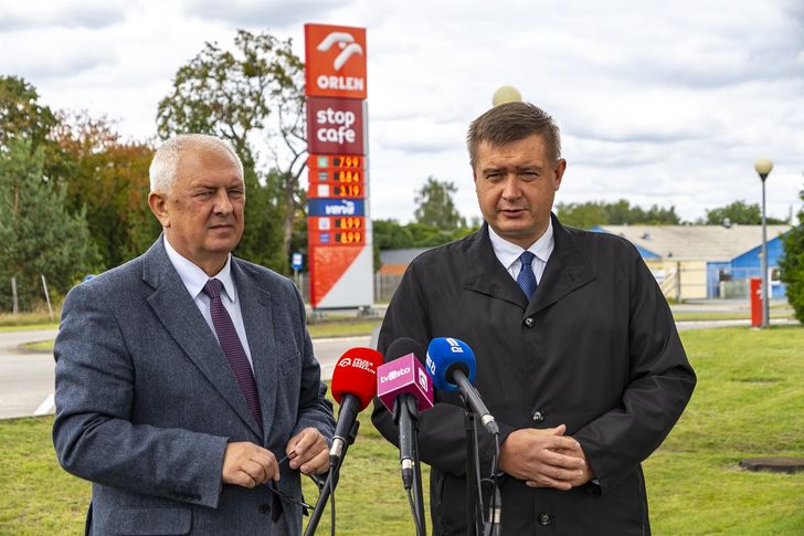 Posłowie PiS o cenach paliw. Padł apel do rządu