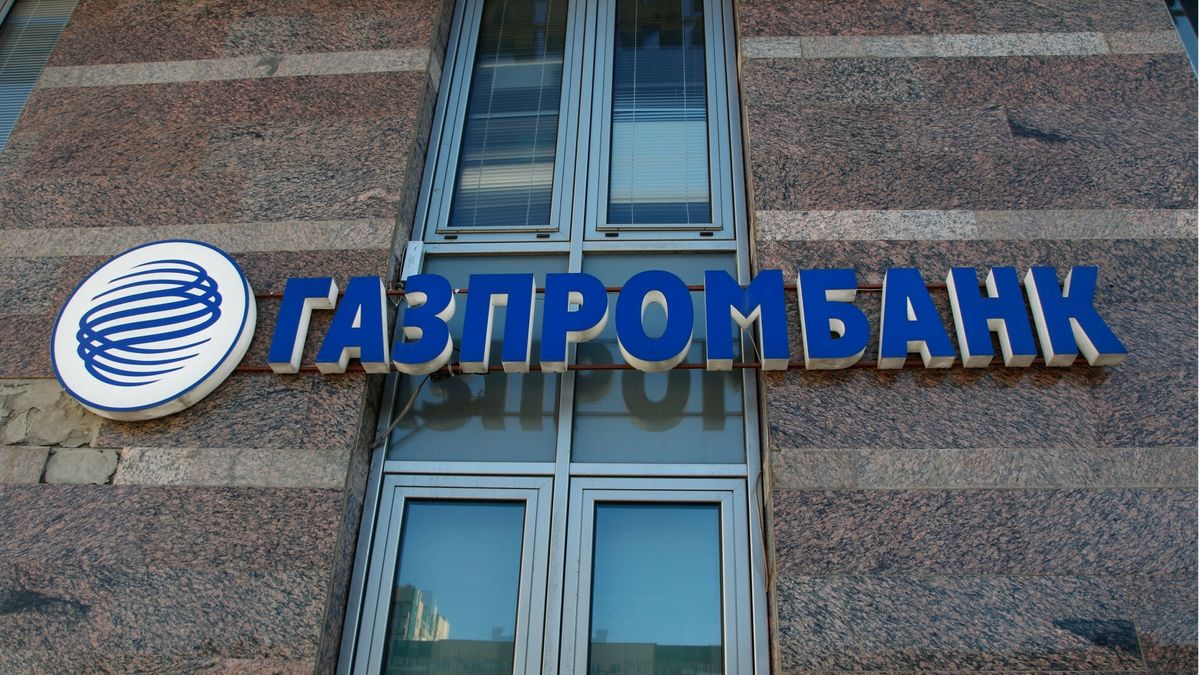 Ukraina chce wykluczenia Gazprombanku z systemu SWIFT 