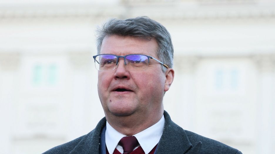 W?sik i Kami?ski w Pa?acu Prezydenckim
Fot. Pawel Wodzynski/East News, Warszawa, 09.01.2024. Oswiadczenie politykow PiS Macieja Wasika i Mariusza Kaminskiego na dziedzincu Palacu Prezydenckiego. Sad wydal nakazy aresztowania obu politykow, w zwiazku z prawomocnym wyrokiem w tzw. aferze gruntowej. N/z: Maciej Wasik.
Pawel Wodzynski