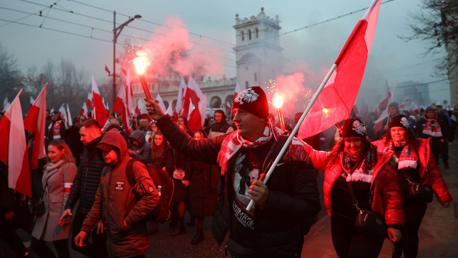 uczestnicy marszu
Rafa� Guz
105 105. rocznica, bia�o-czerwona, bia�o-czerwone, flaga, flagi, Jeszcze Polska nie zgin�a, marsz, obchody
