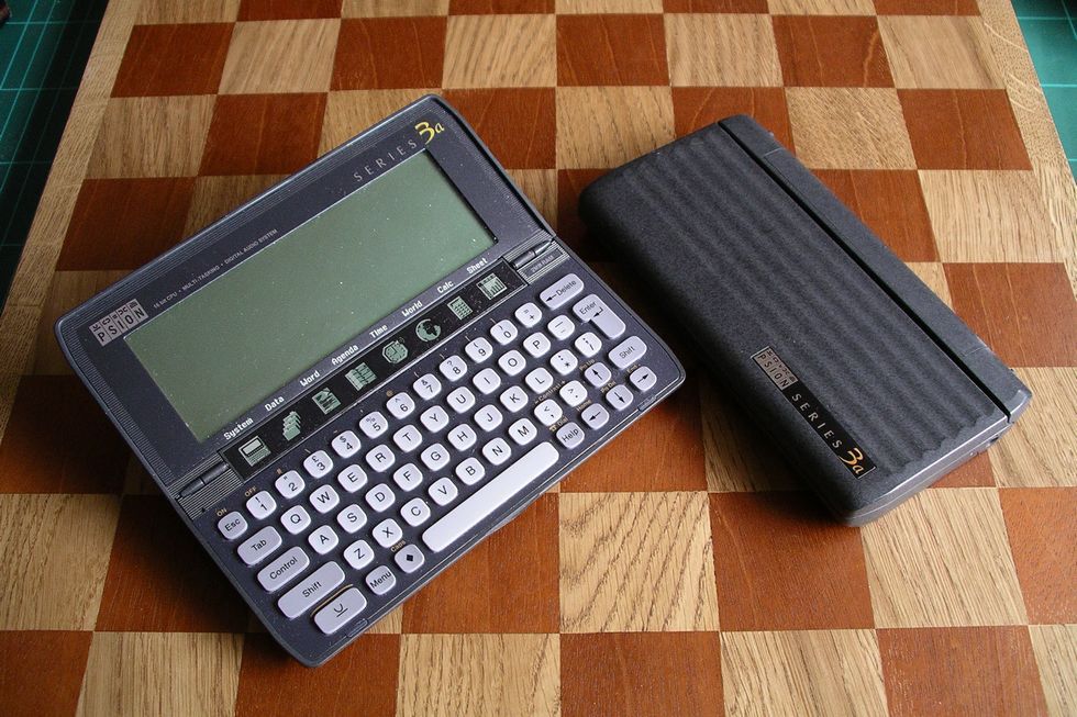 8 cudów techniki z lat 90. Napęd ZIP, robot AIBO i pager BlackBerry. Pamiętasz je? 2