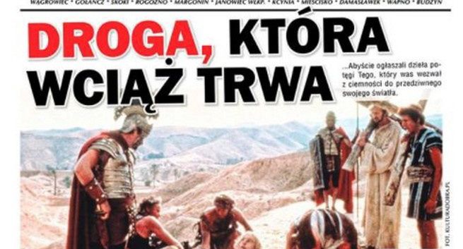 Kadr z „Żywotu Briana” na okładce świątecznego wydania tygodnika. „Dzisiaj media prześcigają się w kreowaniu sensacji”