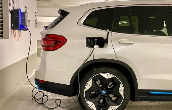 Polacy rzucili się na dopłaty do aut elektrycznych. Budżet na wyczerpaniu