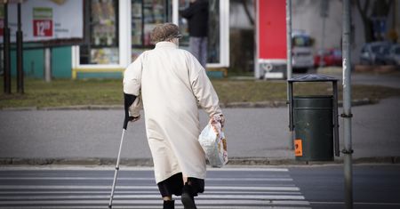 #ZostańWDomu. Jak pomóc seniorom i osobom o obniżonej odporności? Wydrukuj plakat i daj znać, że pomożesz
