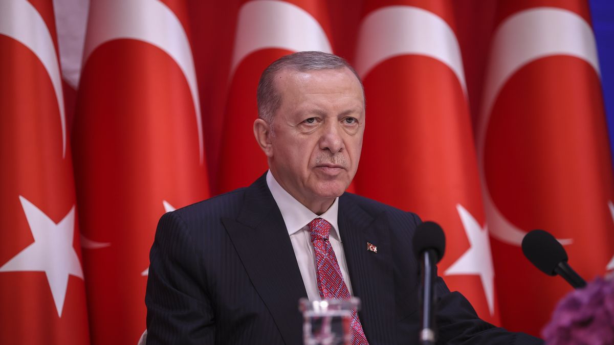 ISTANBUL, TURKIYE - JULY 01: Turkish President Recep Tayyip Erdogan makes a speech as he announces minimum monthly wage to be applied as of July 1, 2022, during a press conference at the Dolmabahce Office in Istanbul, Turkey on July 01, 2022. Turkiye is raising the minimum wage by 30% as of July 1, 2022. (Photo by Arif Hudaverdi Yaman/Anadolu Agency via Getty Images)