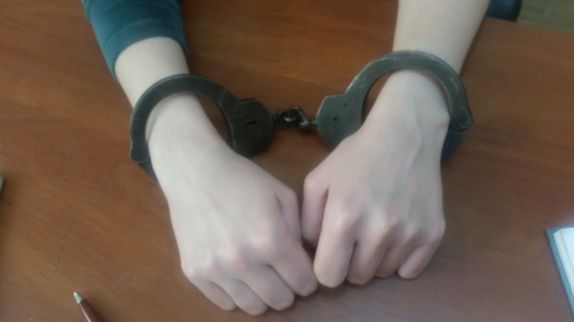 Awantura, alkohol i dzieci w domu. Matka z promilami trafiła do izby wytrzeźwień – dzieci pod opieką rodziny