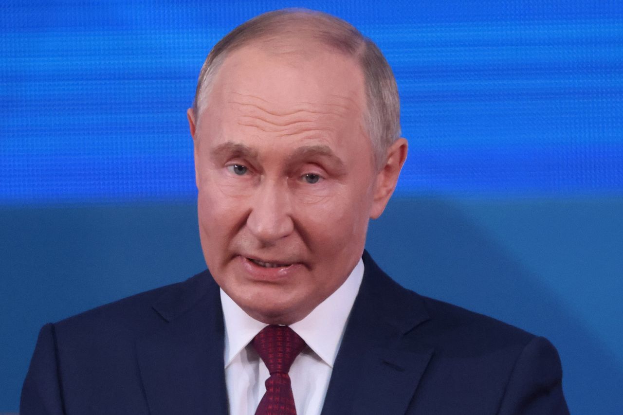 Putin pushes for early education on Russian state values