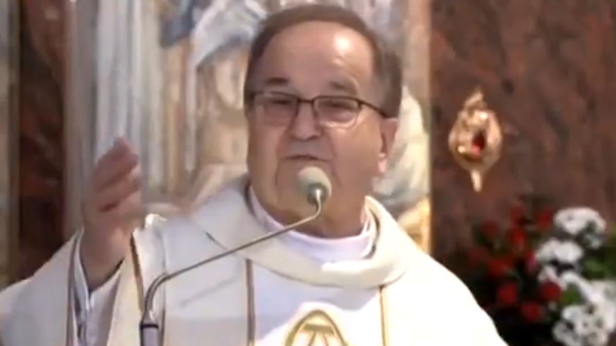 Tadeusz Rydzyk podczas mszy św. z okazji 29. urodzin Radia Maryja.