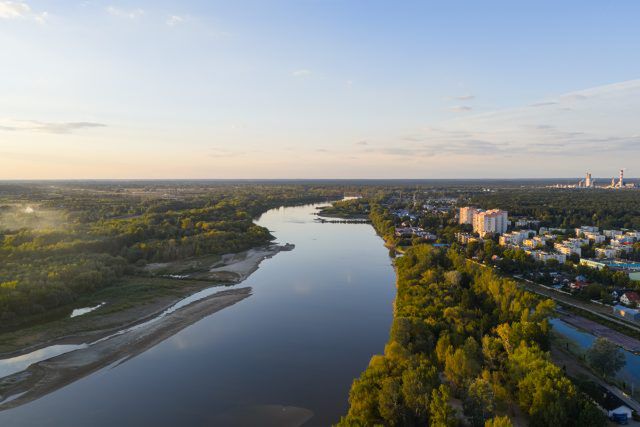 Wody w rzekach coraz mniej. Historyczny rekord pobity, wstrzymano kursowanie promu (zdjęcia)
