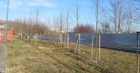 ’Tu na razie jest ściernisko, ale będzie blokowisko’. TBV grodzi teren Górek Czechowskich