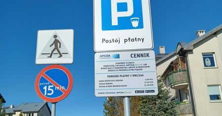 Mieszkańcy bloku osłupieli. Taki znak pojawił się pod ich oknami