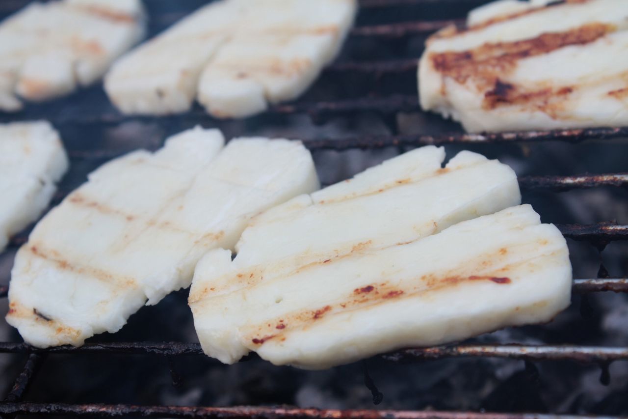 Ser halloumi – co to jest i jak go przygotować?