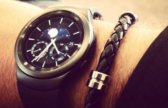 Samsung wprowadza smartwatch Gear S2 Classic New Edition w złocie i platynie za 480 euro