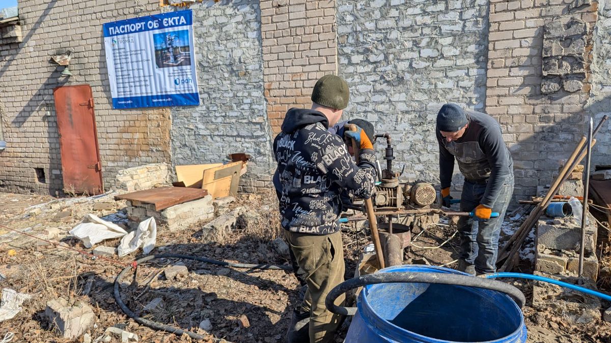 PAH pomaga odbudowywać studnie na Ukrainie 