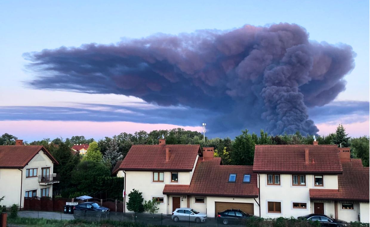 Pożar hali na Białołęce w Warszawie 