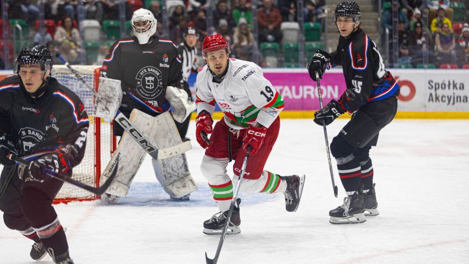 Jan Sołtys atakuje bramą Filipa Świderskiego [foto: Bartosz Konieczko]
