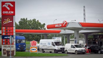 Taniej na stacjach paliw. Kierowców czekają obniżki