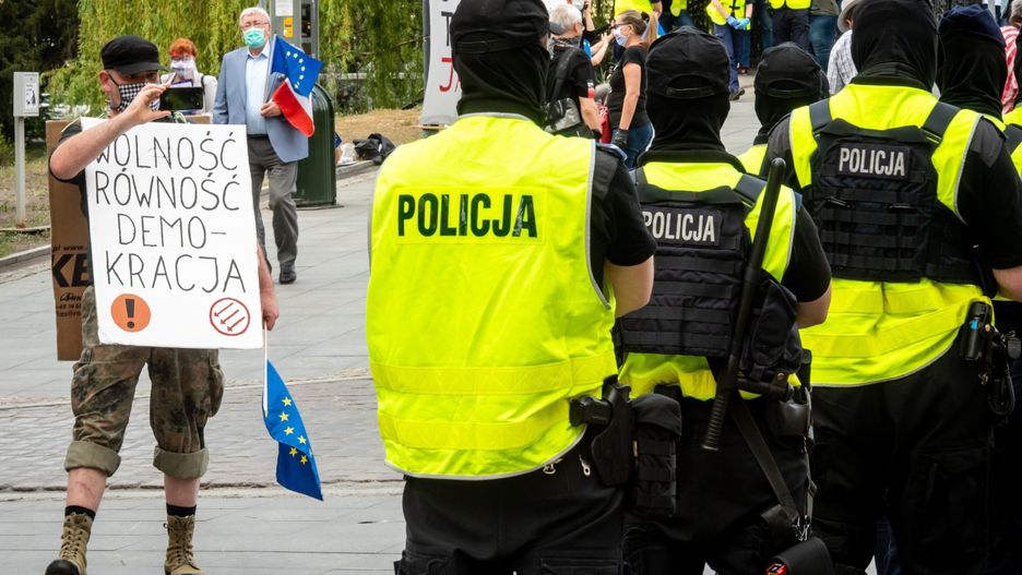 Bydgoszcz, 09.05.2020. "Spacer z Konstytucją" zorganizowany przez Obywateli RP