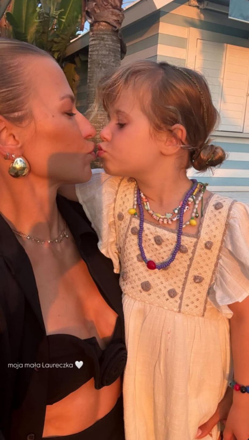 Anna Lewandowska pozuje z Laurą 