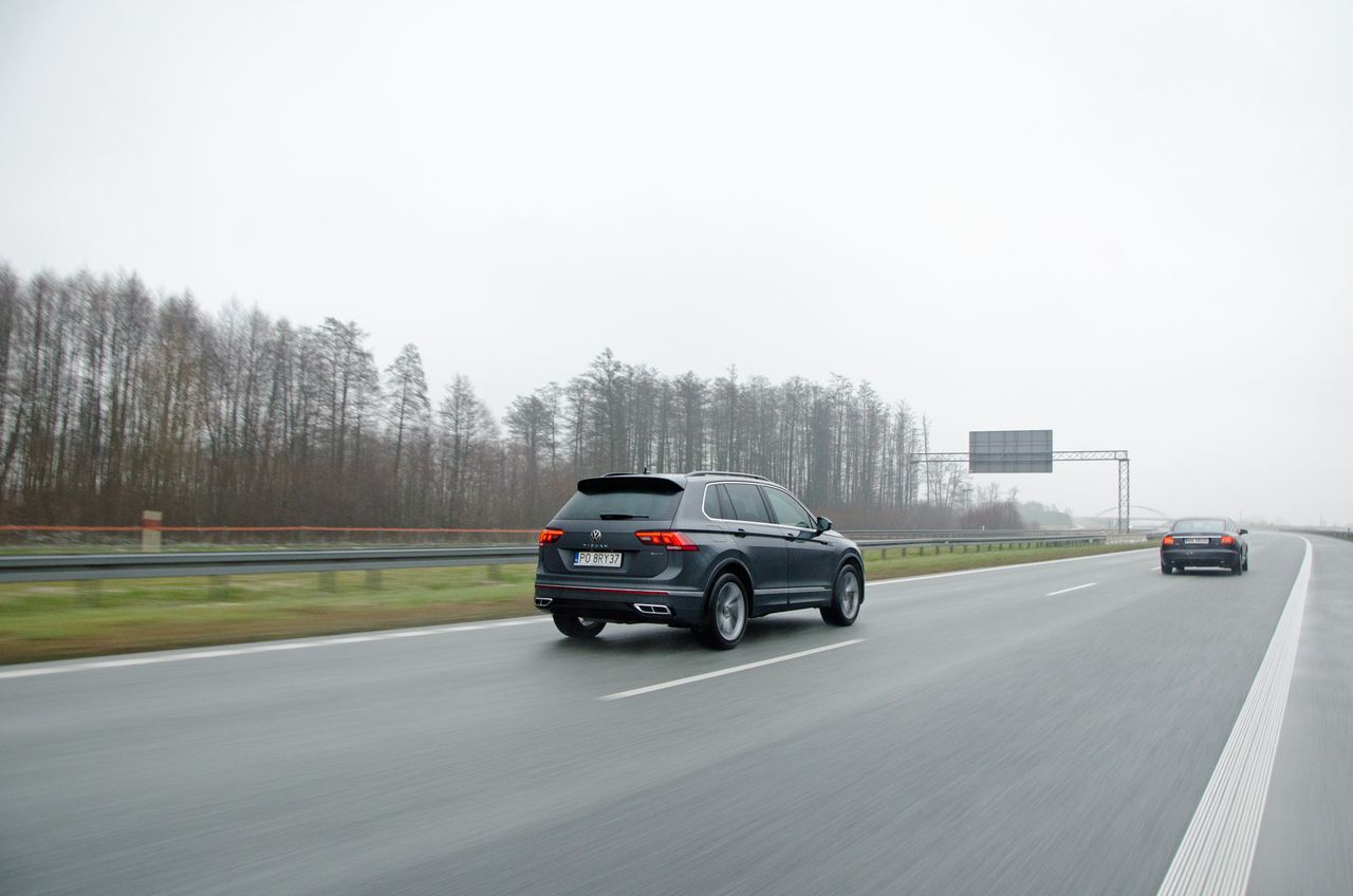 Podróż autostradą jest jednym ze sposobów zmniejszających objawy choroby lokomocyjnej.