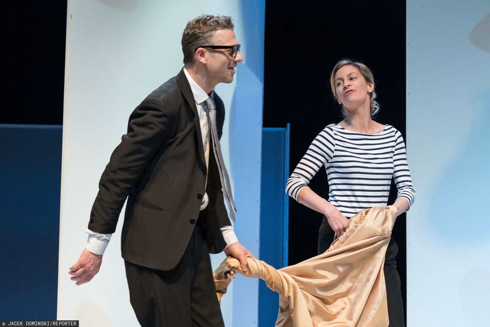 Gra w ?ycie w Teatrze Ateneum
25.04.2018 Warszawa Teatr Ateneum Proba medialna spektaklu Gra w ?ycie Maxa Frischa w rezyserii Aleksandra Kaniewskiego N/z Grzegorz Damiecki Magdalena Schejbal 
fot. Jacek Dominski/REPORTER
Jacek Dominski/REPORTER