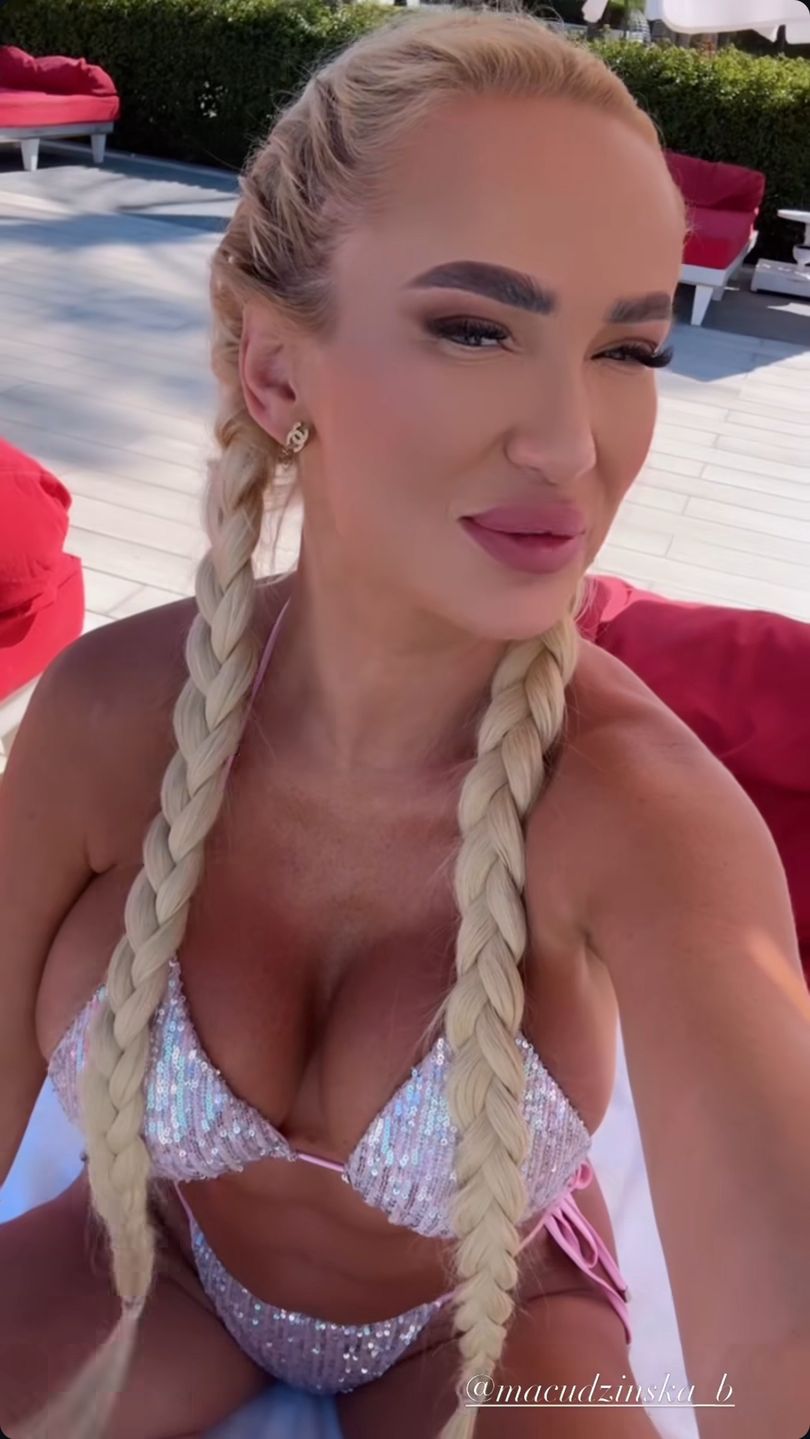 Izabela Macudzińska paraduje w cekinowym bikini