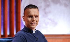 Znany ksiądz chce pracować przy sprzątaniu toalet. "Brakuje pieniędzy"