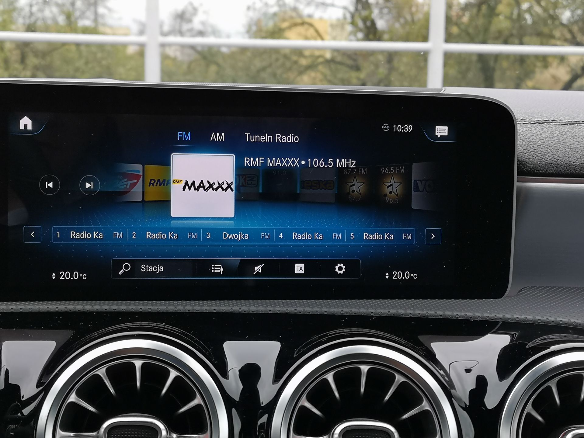 Mercedes CLA: System MBUX, wirtualny kokpit i audio Burmester 3