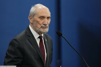 Macierewicz i wykroczenia. Komisja wydała decyzję