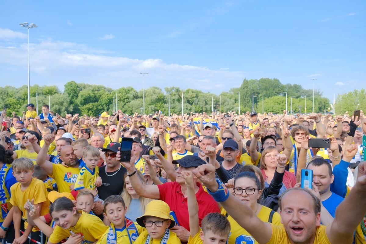 feta kibiców i piłkarzy Motoru Lublin