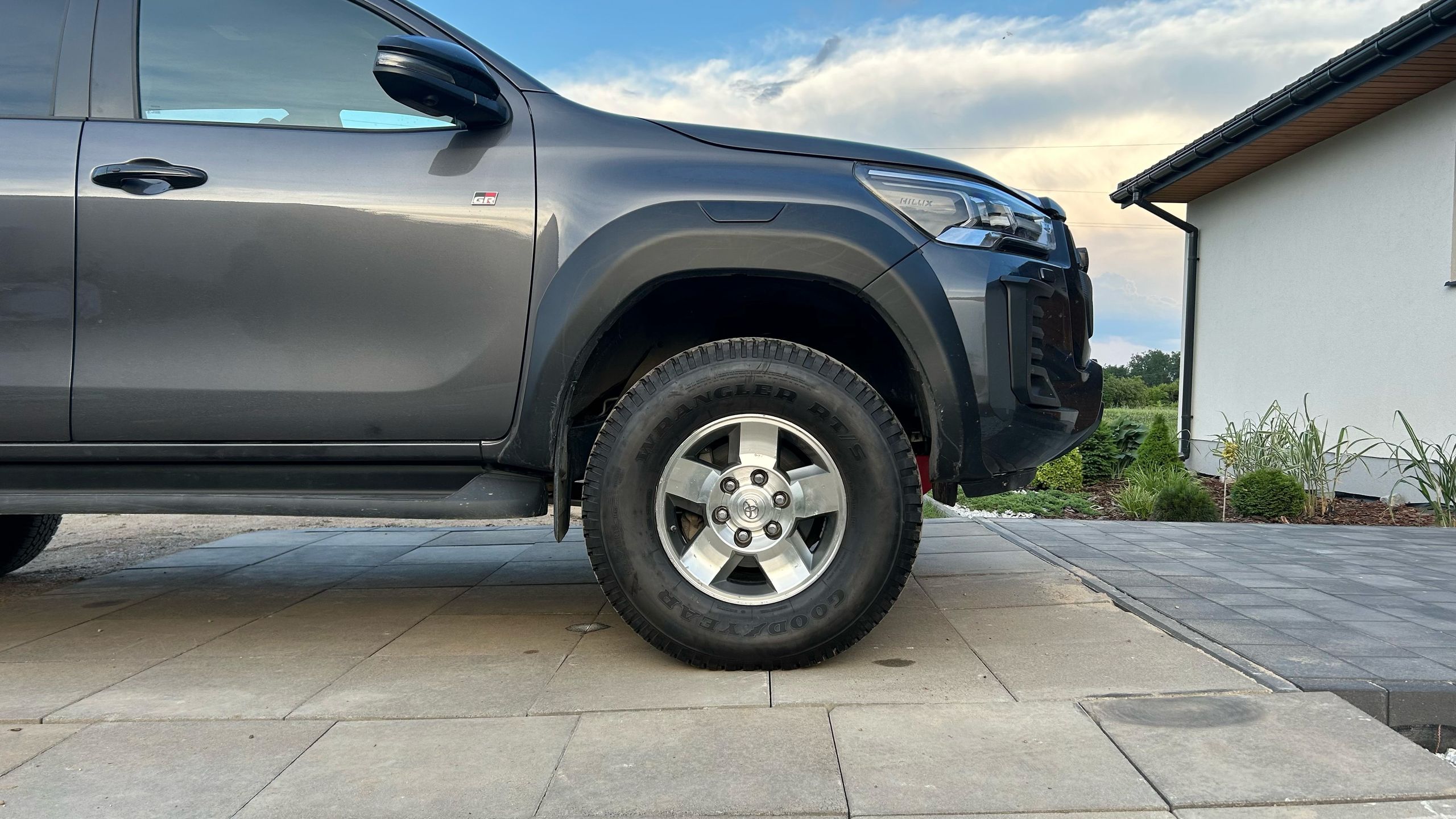 O cal większa opona Goodyear Wrangler RT/S