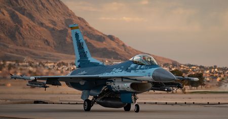 Na niebie pojawił się "rosyjski Su-57". Za jego sterami siedzieli Amerykanie