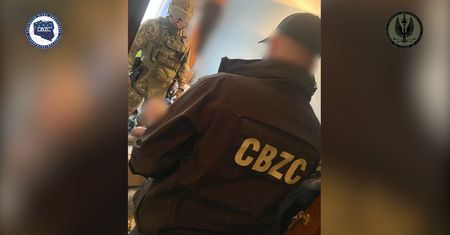 Szokujące zarzuty wobec 57-latka. Śledczy twierdzą, że przez lata wykorzystywał zaufanie nieletniej
