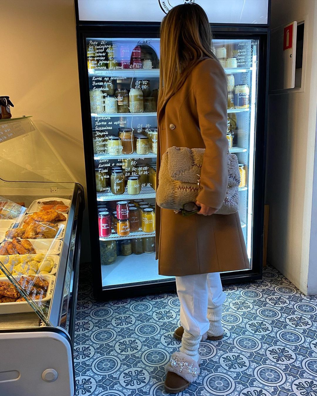 Małgorzata Rozenek w oryginalnych butach robi zakupy na obiad