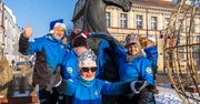 Konin: Koń na Placu Wolności już w niebieskim szaliku. Szerzą pozytywne emocje