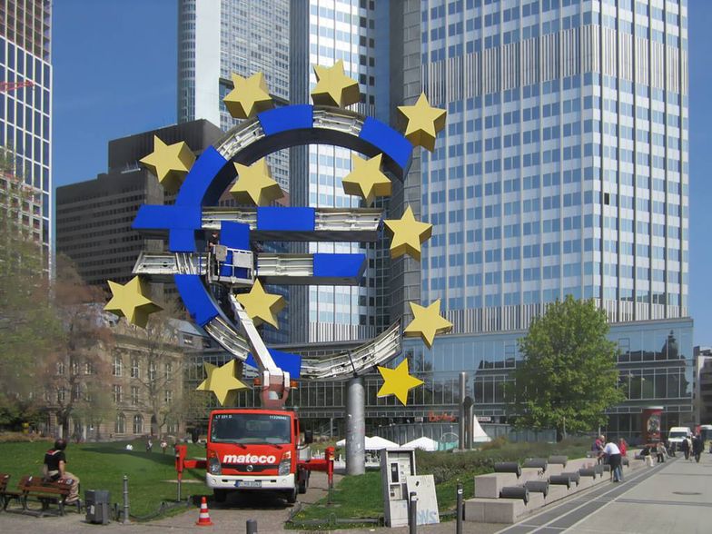 Kantar: Bankowcy oczekują, że kurs euro wobec złotego sięgnie 4,44 w lipcu 